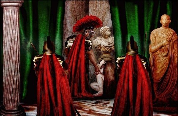 Soldats romains devant leurs dieux ...