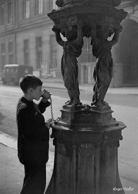 A la fontaine ..