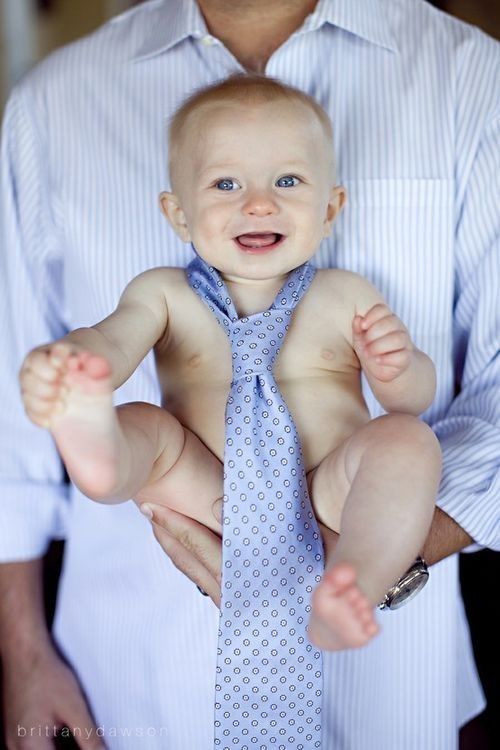 Avec la cravate de papa ...